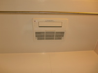 ガス温水式浴室暖房器です
電気式よりも暖かいです